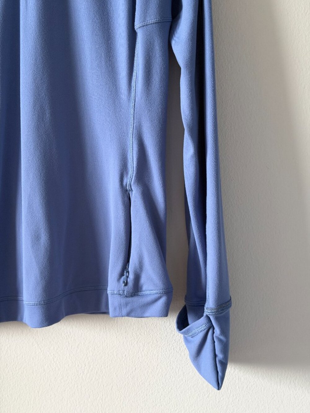 Lululemon Blue Long Sleeve Athletic Fit Crew Neck Top Zip Pocket Size 12 - Picture 3 of 6